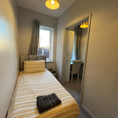 Seaside Serenity: 4-Bedroom Beach House with Garden-3