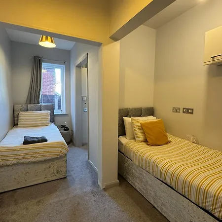 Seaside Serenity: 4-Bedroom Beach House with Garden-2